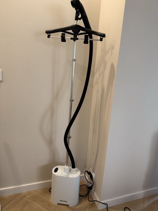 Parownica do ubran SteamOne