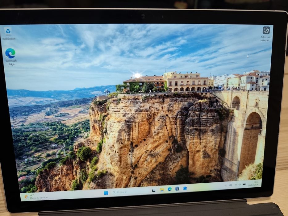 Microsoft Surface Pro 6  i7 , 16gb mem, 512gb disc