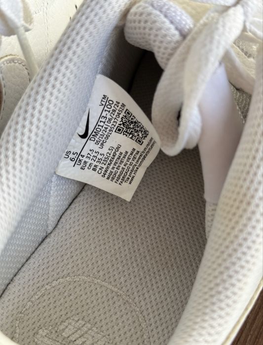 Жіночі білі кросівки Nike