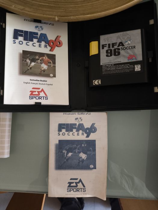 Consola Sega Mega Drive II + Comandos + Jogos