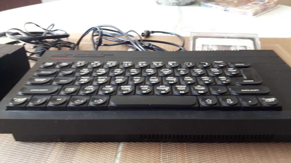 Komputer ZXSpectrum+  z dokumentacją i  taśmami