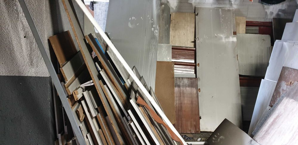 Doação azulejos,  mosaicos,  madeiras,  portas e móveis