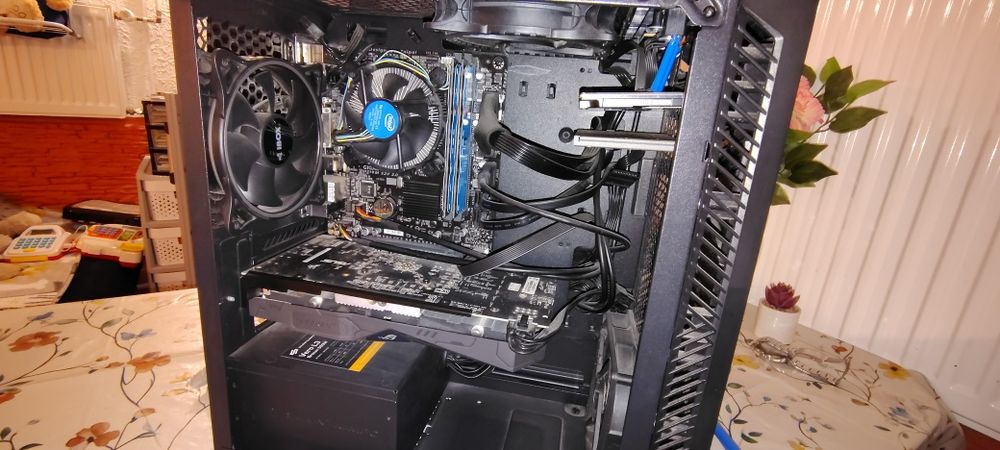 Komputer stacjonarny + monitor 21.5"