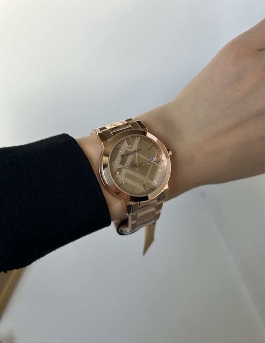 годинник Burberry у кольорі рожеве золото
