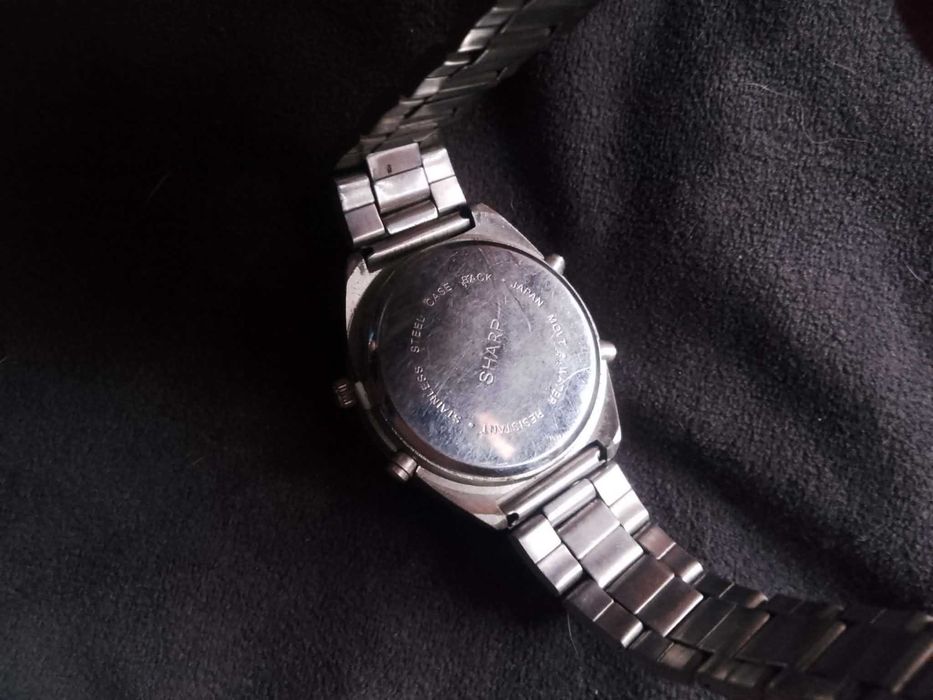 zegarek Sharp na metalowej bransolecie