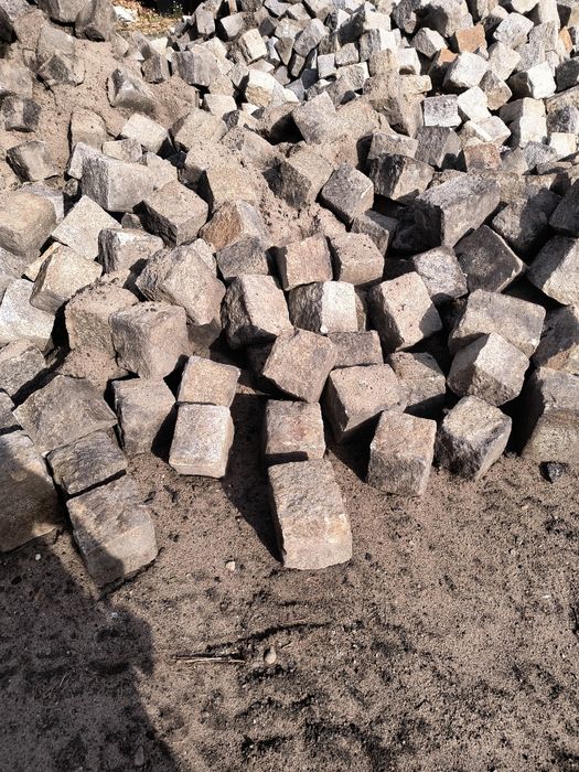 Kostka granitowa duża 13/17