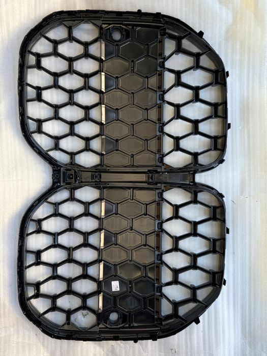 решітка ніздрі в передній бампер bmw G серії