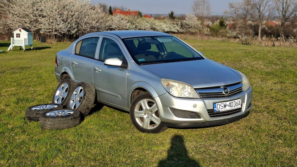 Opel Astra H Sedan, LPG, Polski Salon, Felgi Alufelgi Niski Przebieg