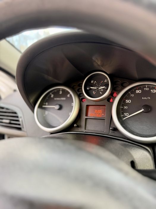 Peugeot 207 1.4 HDi 2L 2010