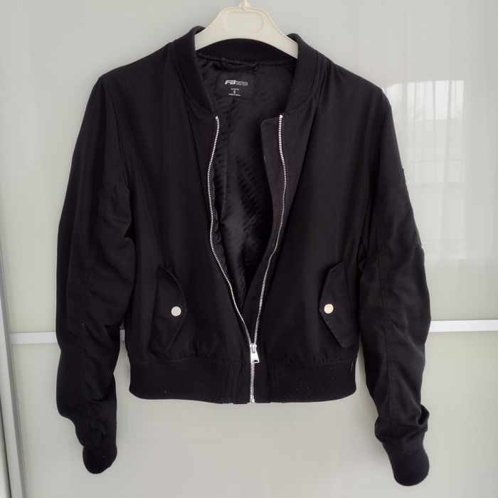 Вітрівка бомбер  куртка