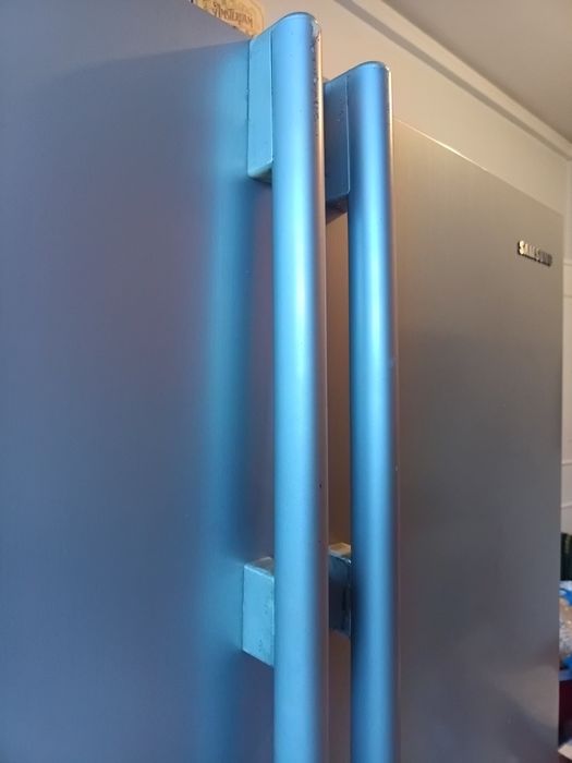 Frigorífico Samsung modelo antigo, mas funciona na perfeição.
