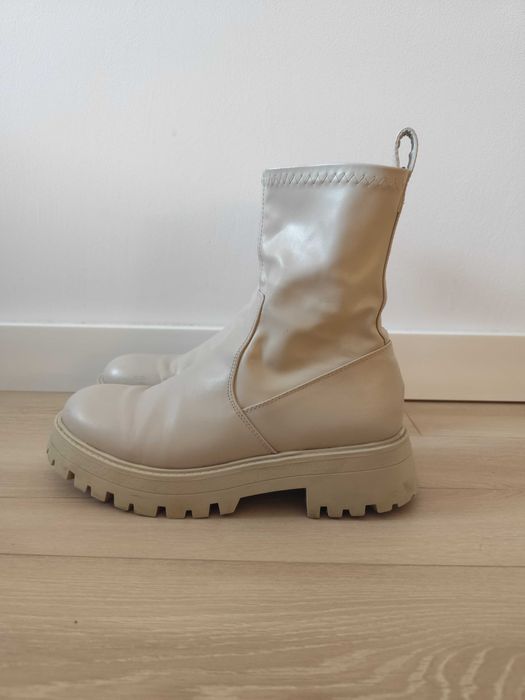 Beżowe buty trapery wysokie skórzane 39/40 botki