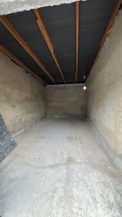 Мікрорайон, є 2 гаражі