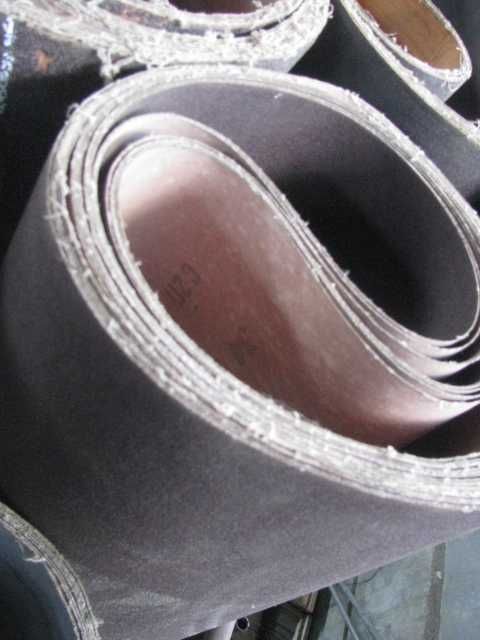 Папір наждачний на тканинній основі.