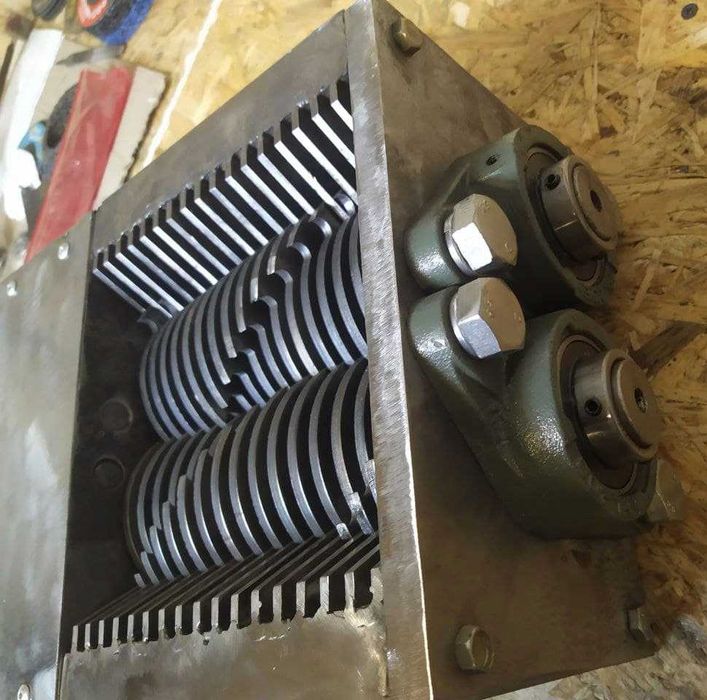 Шредер, подрібнювач двовальний - ножі 5 мм