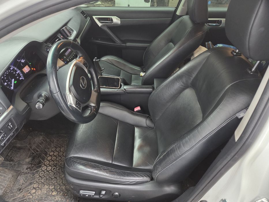 Lexus CT200H 2012р