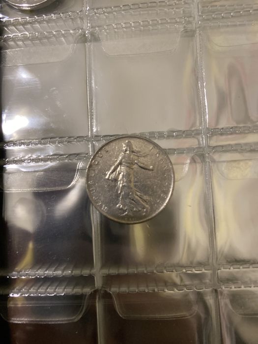 Moeda francesa em bom estado