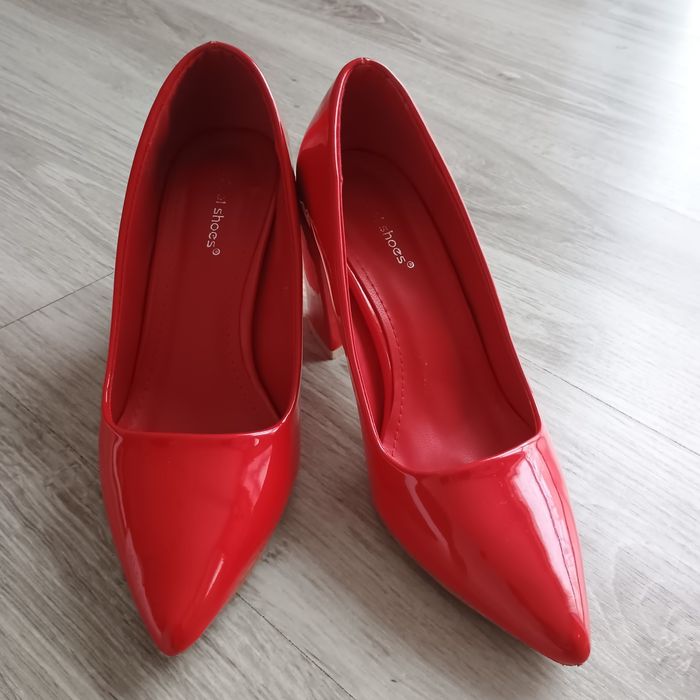 Czułenka czerwone 38