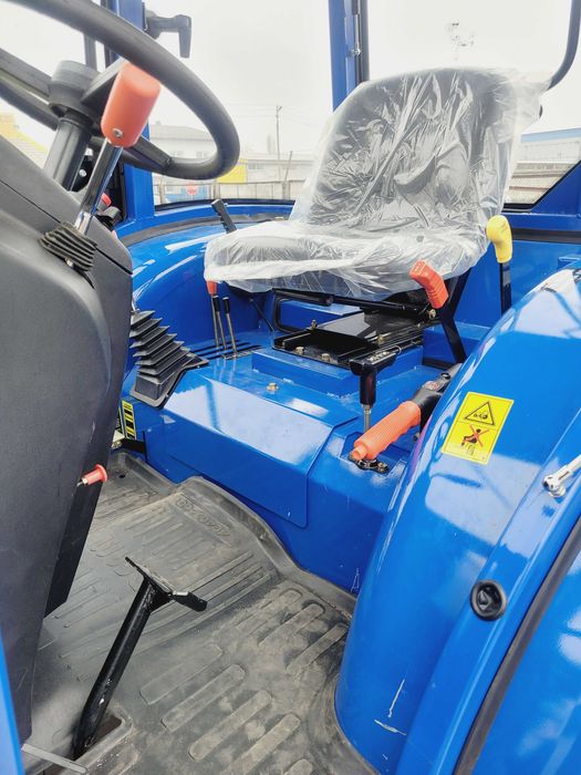 Мінітрактор DONGFENG DF 404 G2 реверс з кабіною