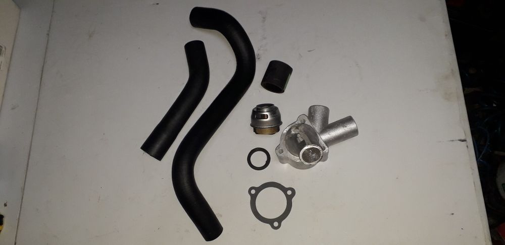 Termostat obudowa przewód chlodnicy. KOMPLET URSUS C-330