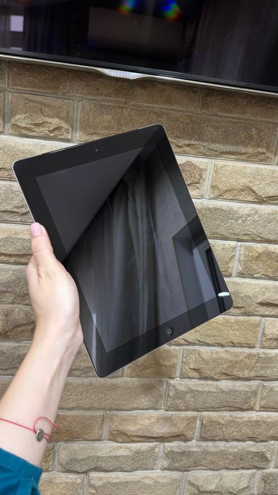 Продам iPad 4 (64GB, Cellular + Wi-Fi) — робочий, гарний стан