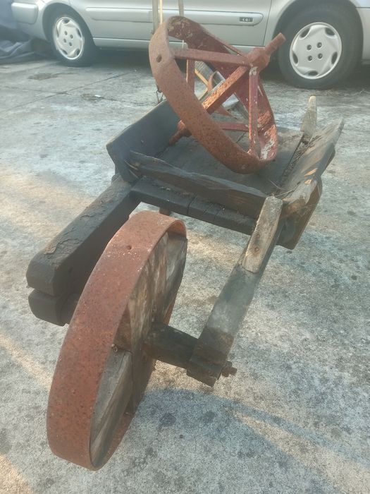 Rodas de carro de mão antigas