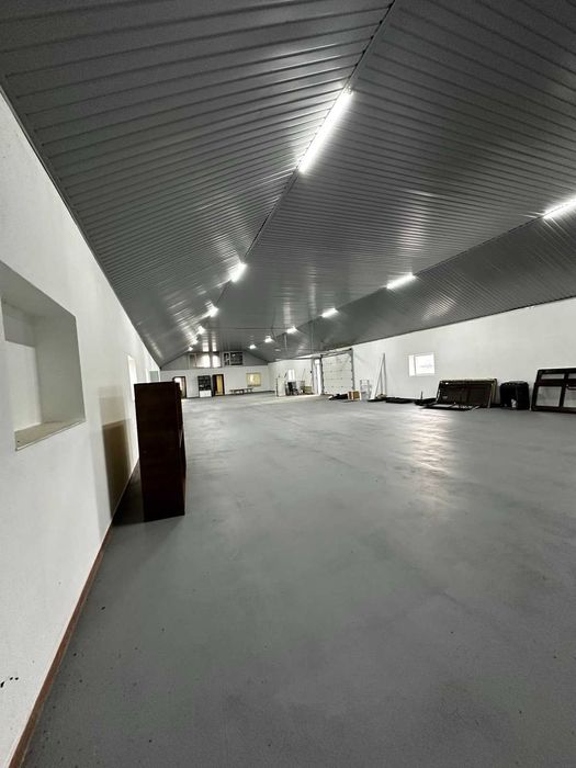 Продається комерційне приміщення в смт. Буштино