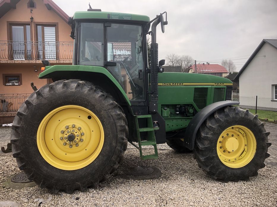 Ciagnik rolniczy John Deere 7600