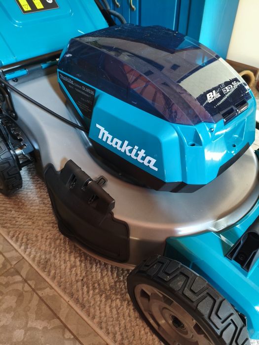 Kosiarka akumulatorowa Makita  DLM536Z  NOWA