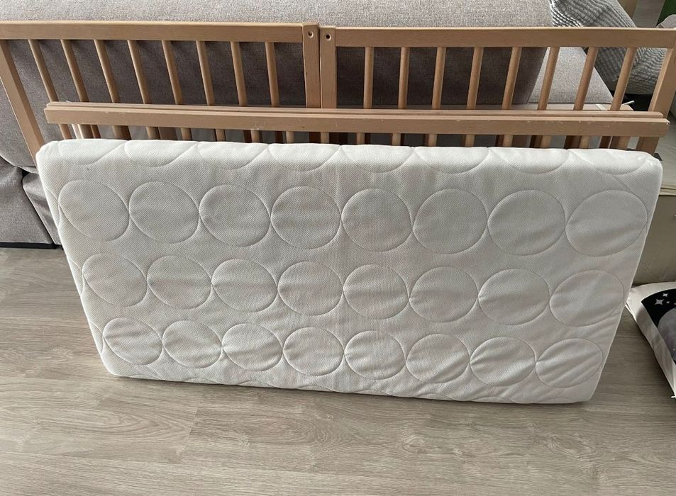 IKEA cot e colchão
