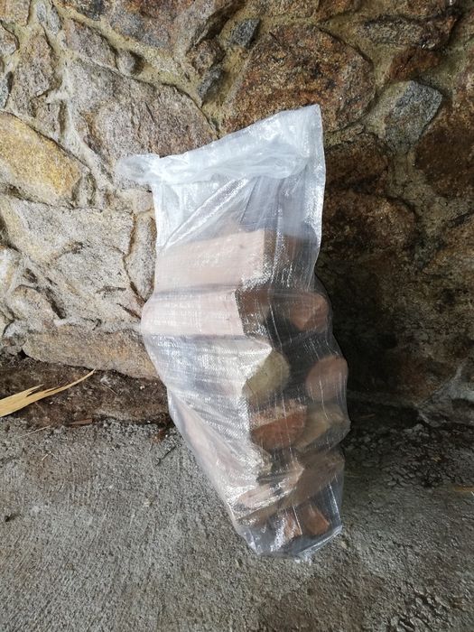 Lenha em saco para Salamandras, Recuperador ou fogão de lenha