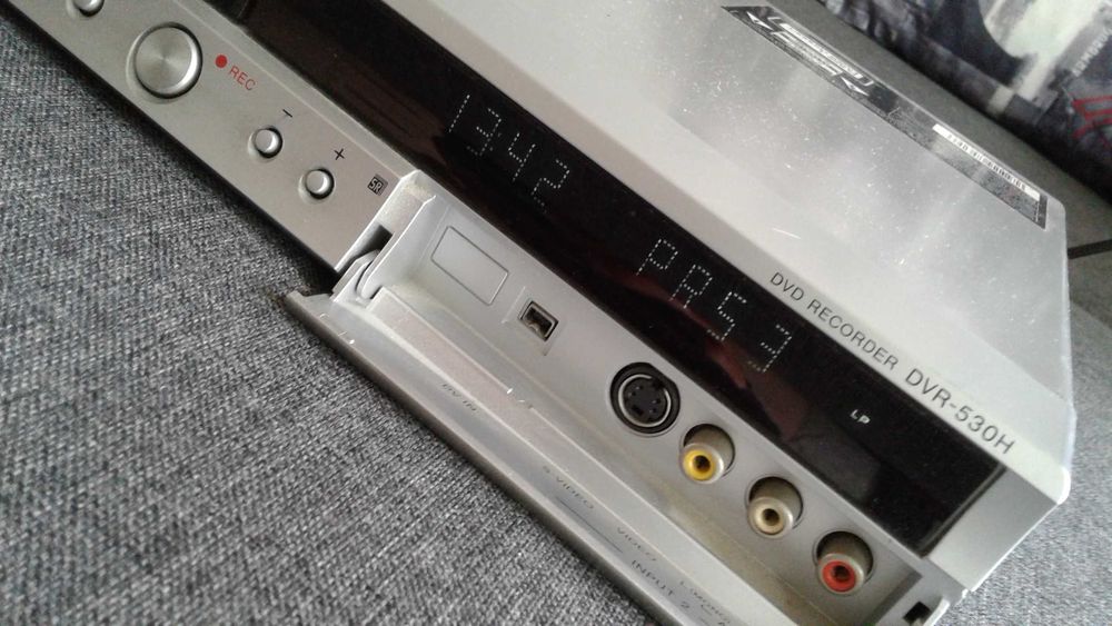 Pioneer DVD Recorder DVR-530H-AV с пультом