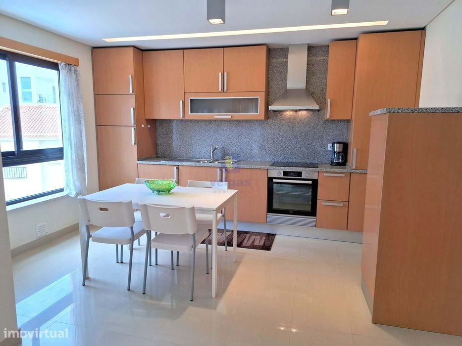 Apartamento T1 em condomínio privado com piscina, garagem, elevador, 1
