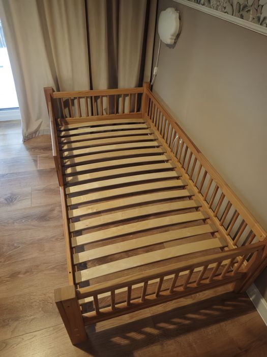 Łóżko drewniane BASIC z barierką 160x80 z materacem Luletto.