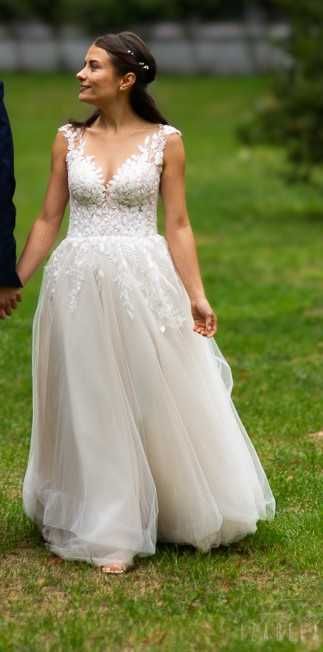 Suknia ślubna typu księżniczka – mały rozmiar + welon gratis