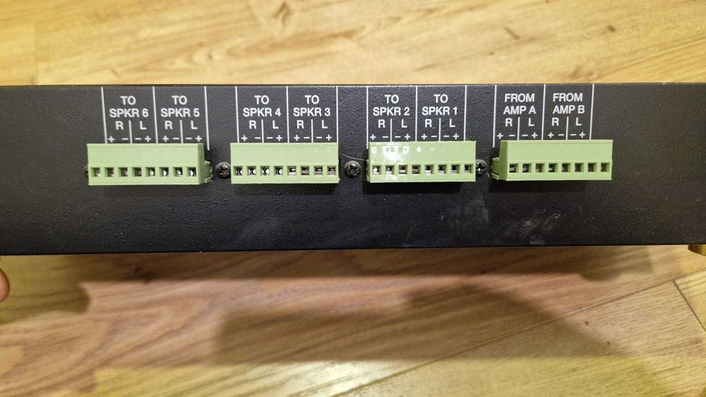 audiofilski selektor audio JAMO JSS6-VC2 - 2 źródła, 6 stref stereo