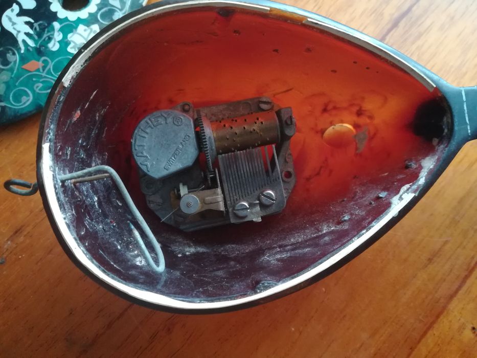 Продам терміново антикварну  мандолину