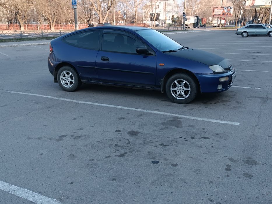 Автомобіль Mazda 323, двигун  1,3