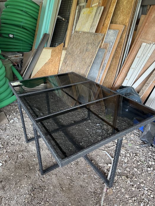 Mesa de jardim com tampo em vidro