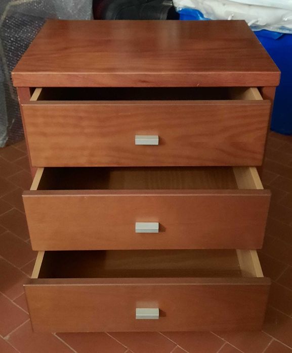 Cama de solteiro cerejeira + Mesa de Cabeceira