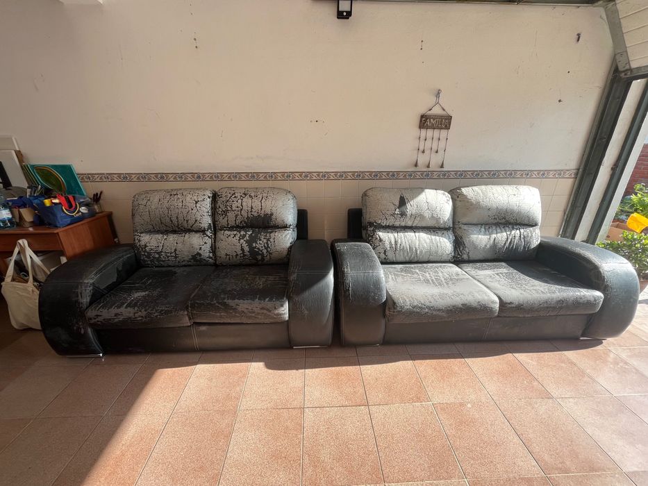 2 Sofás - Estrutura Impecável, Precisa de Novo Estofamento