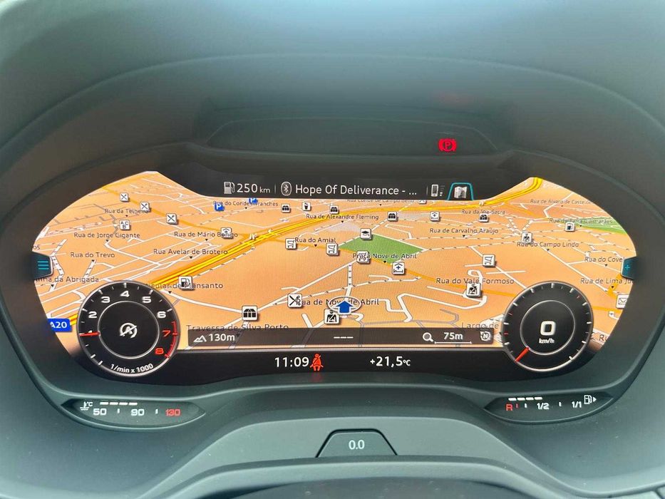 AUDI Q2 30 TFSI em muito bom estado