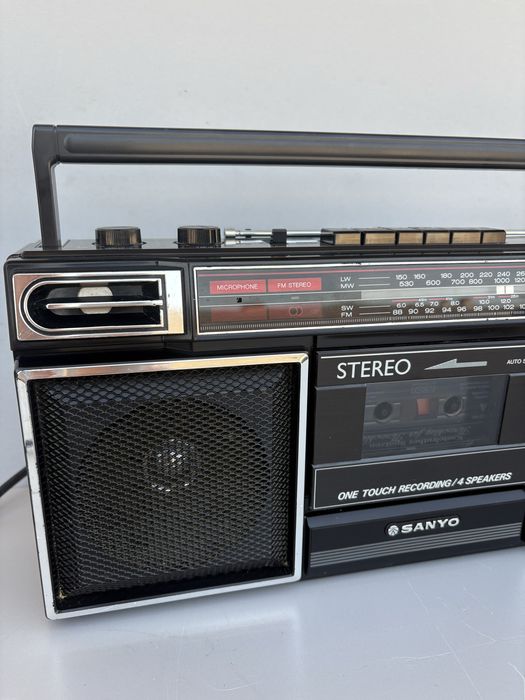 4-діапазонний стереомагнітофон Sanyo M 9703L