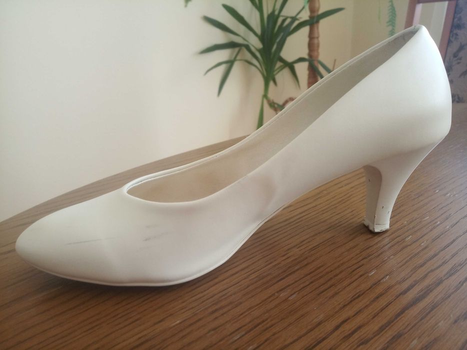 Buty na obcasie r.38