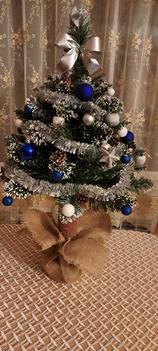 Choinka na pniu 70 cm z DEKORACJĄ i ozdobami - ubrana [producent]