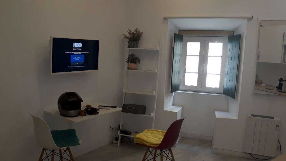 Quarto com WC Privado. Metro Chiado Lisboa, Caução.