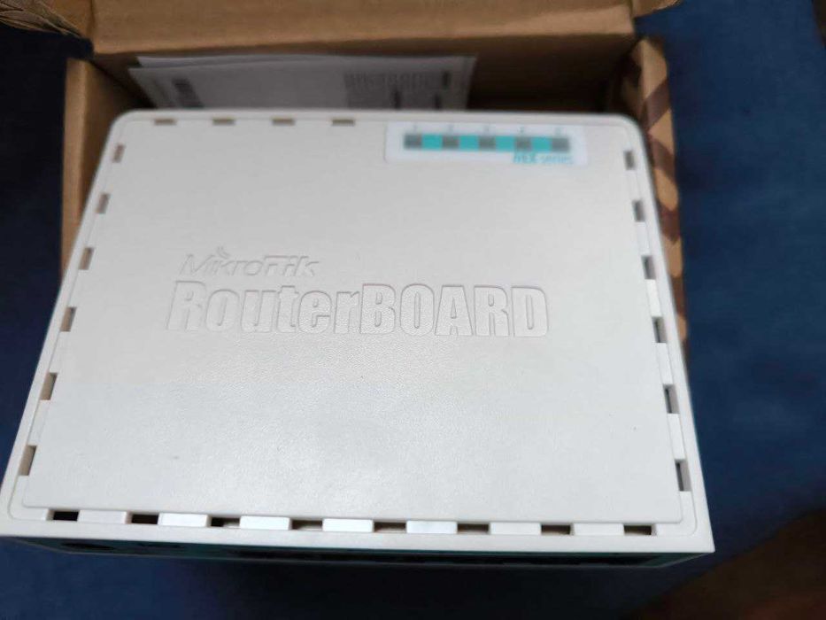 Маршрутизатор MikroTik hEX (RB750Gr3)