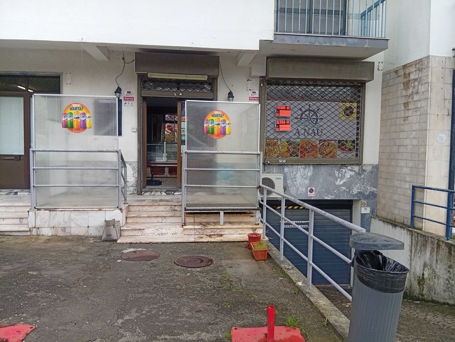 Snack bar totalmente equipado e bem localizado. Rio de Mouro • OLX.pt