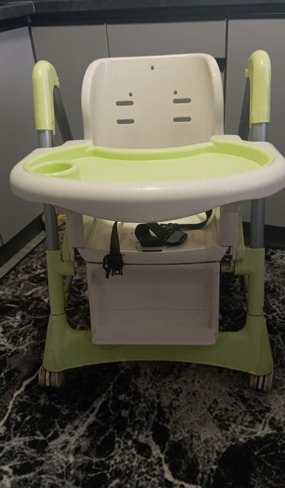 Дитячий стільчик для годування