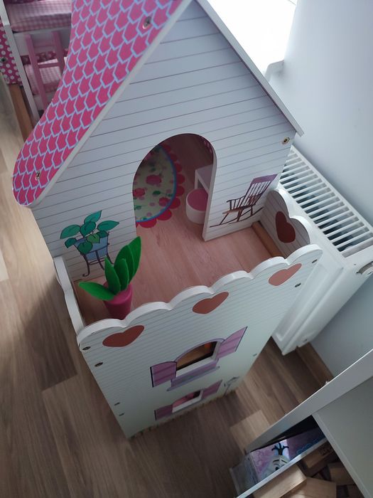 Domek dla lalek z akcesoriami